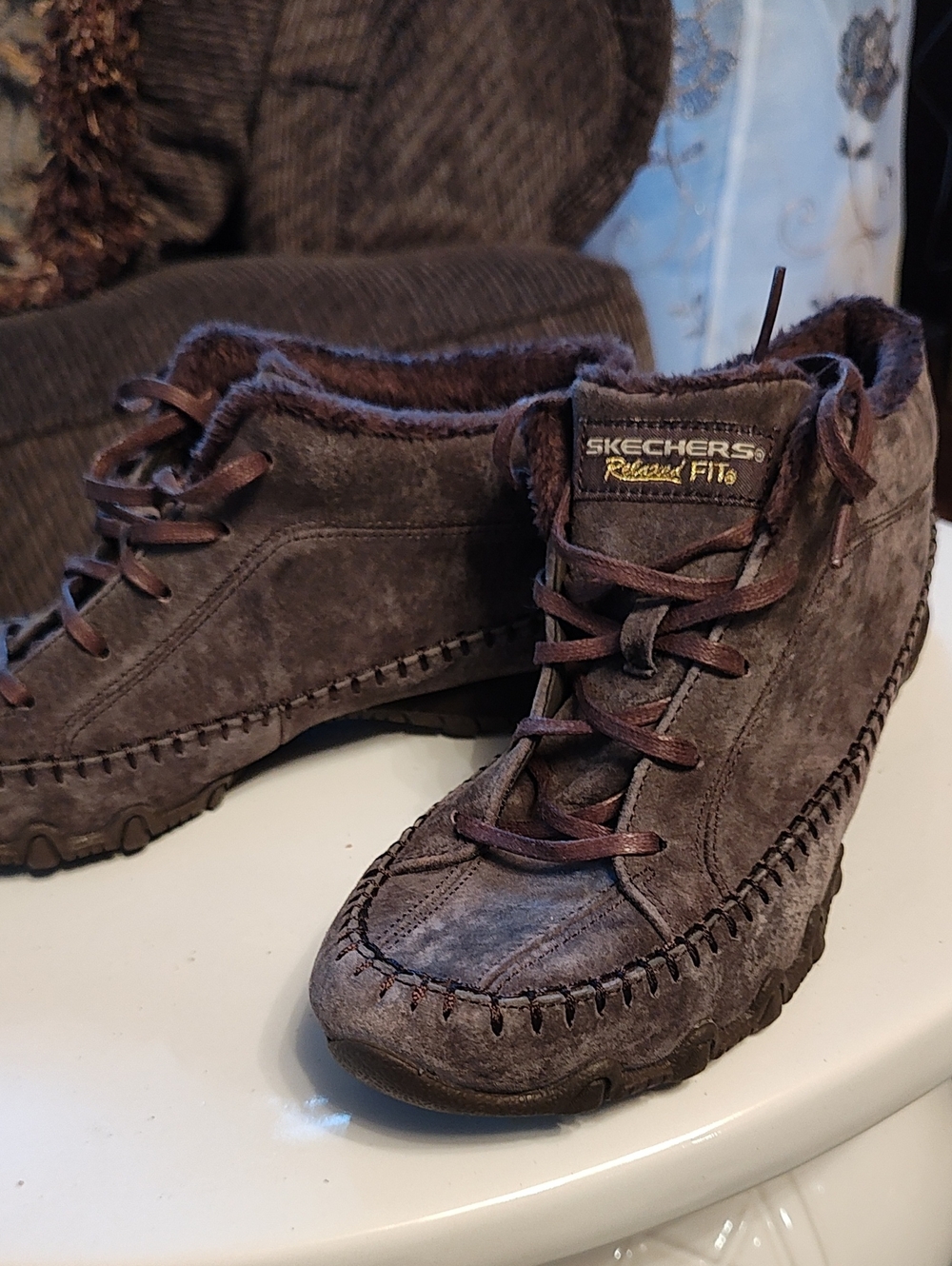 Skechers Women's brown Suede Lace-Up Booties with Faux Fur Size 8